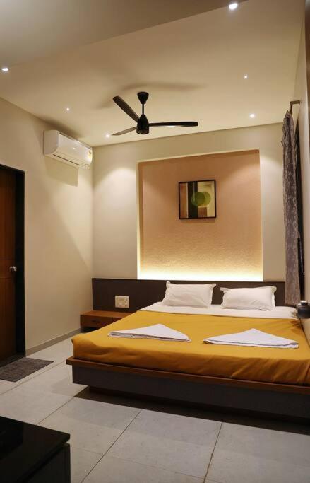 'Sumadhu Homes - 201 ' Kolhapur Buitenkant foto